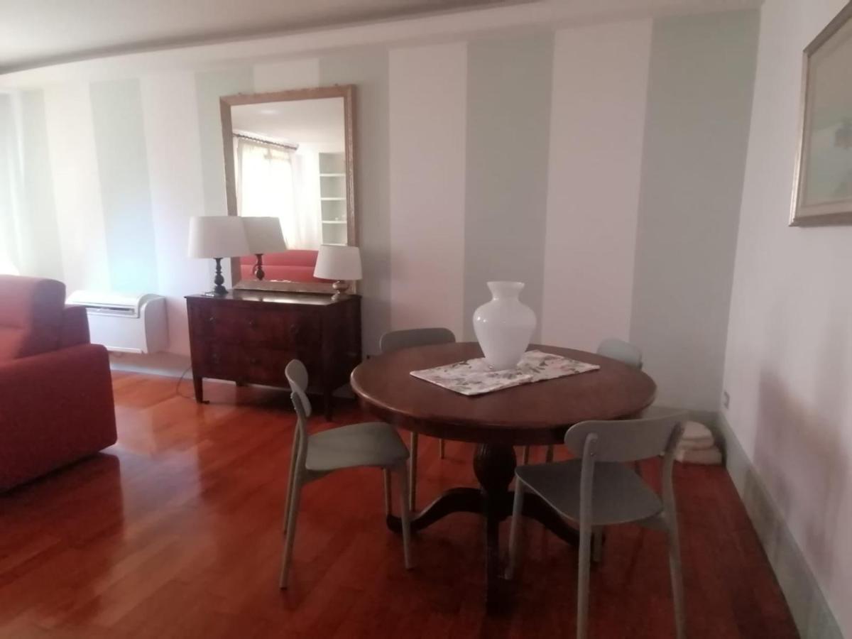 Le Finestre Sugli Ulivi Apartamento Desenzano del Garda Exterior foto