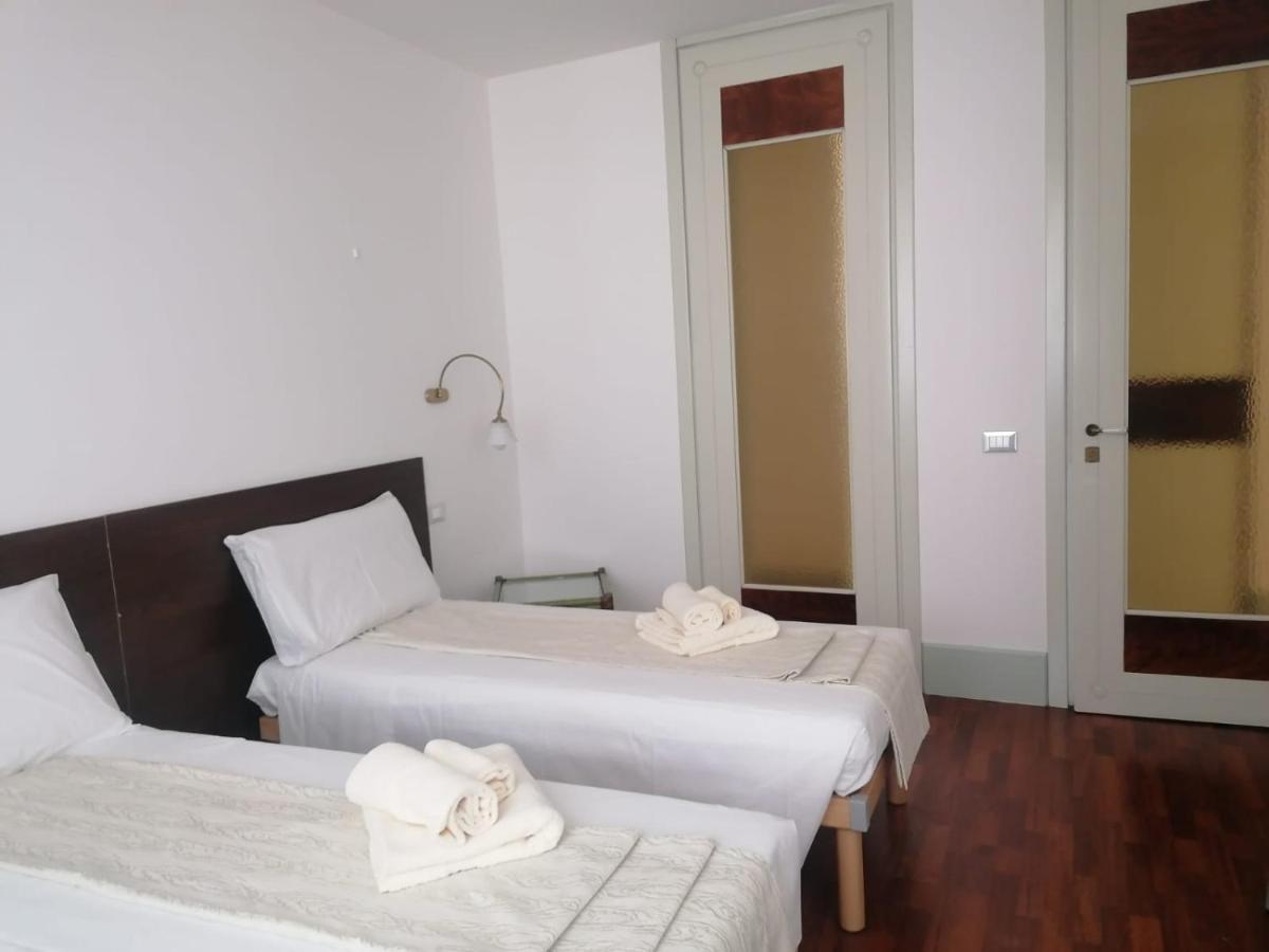 Le Finestre Sugli Ulivi Apartamento Desenzano del Garda Exterior foto