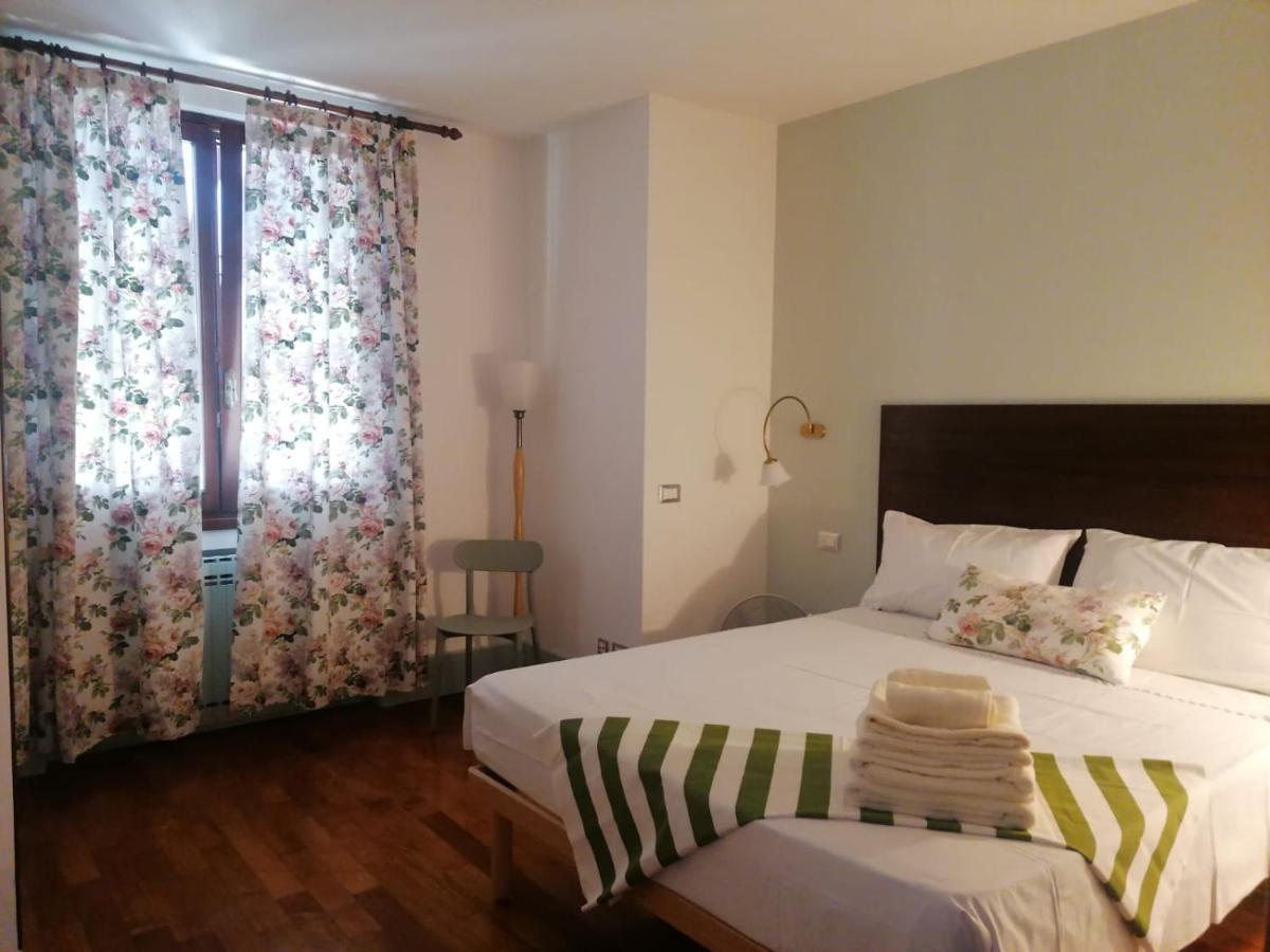 Le Finestre Sugli Ulivi Apartamento Desenzano del Garda Exterior foto
